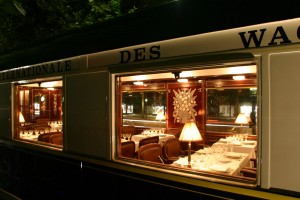 Ideas ingeniosas del Orient Express para comunicarse con el exterior. Foto: Simon Pielow.