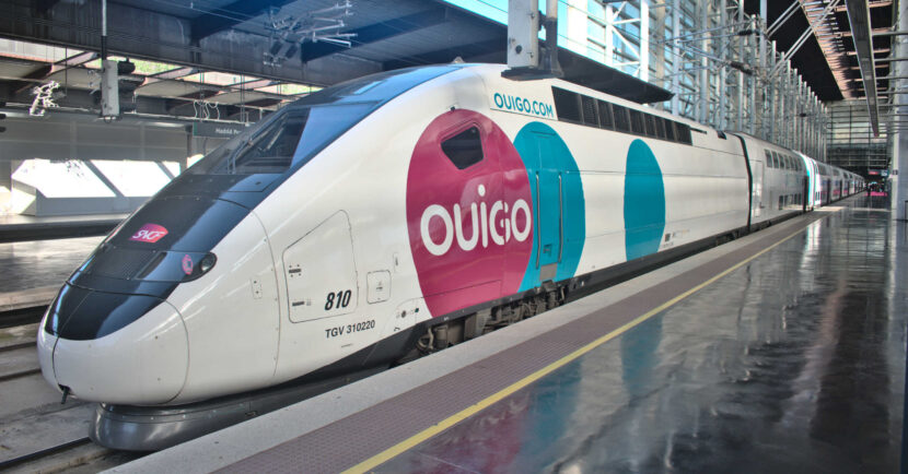 Tren inaugural de Ouigo, similar al que viajamos en el vídeo, en la estación de Puerta de Atocha. VÍCTOR CONTRERAS