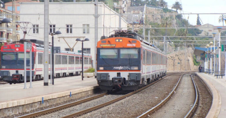 Trenes de Cercanías y Regionales en Tarragona. LUIS ZAMORA (ELDELINUX)