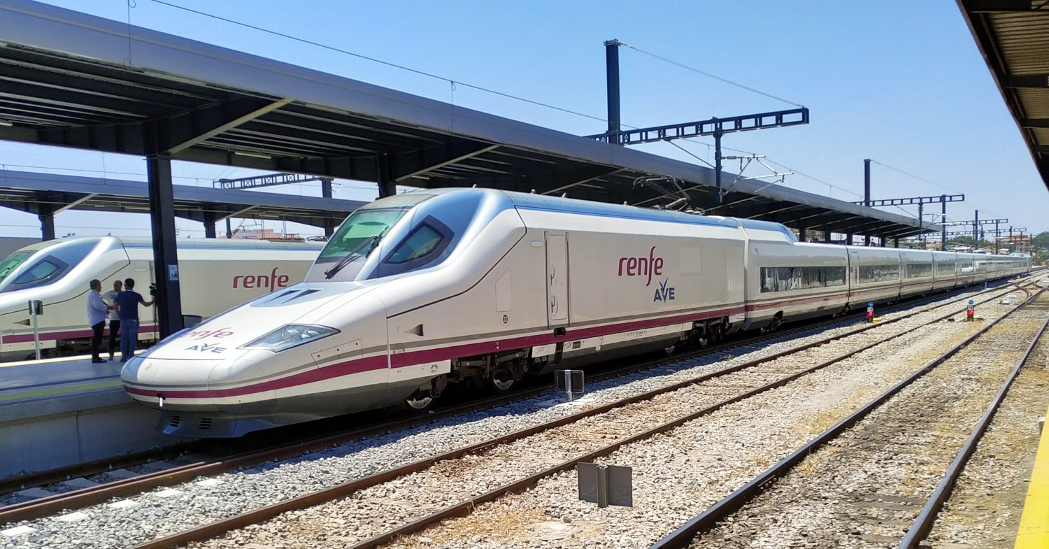 Tren inaugural del AVE Madrid-Granada antes de iniciar su viaje de vuelta a Madrid. MIGUEL BUSTOS.